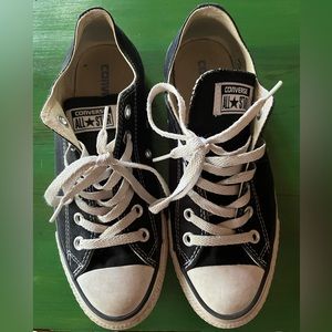 women’s. converse. size 8 loved.